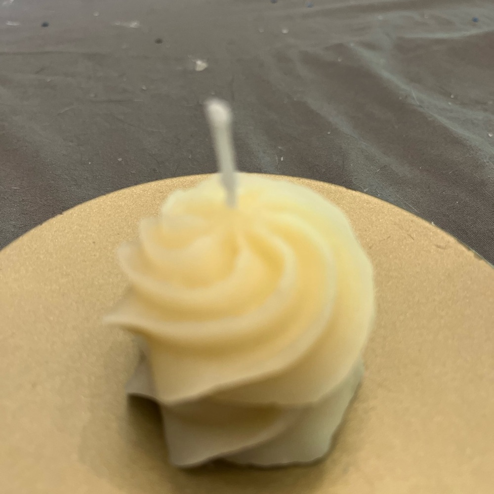 Cream cookie Swirl Candle